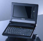 Obrazek PACKARD BELL o wadze 950 gramów ułatwia komunikację
