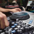 Obrazek Cyfrowy didżej - konsola Hercules DJ Console 4-MX