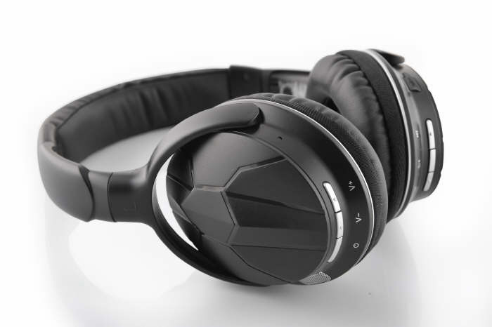 MODECOM - bezprzewodowe suchawki PURE oraz SPIDER