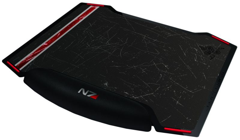 Razer razem z BioWare prezentuj peryferia sygnowane gr Mass Effect 3