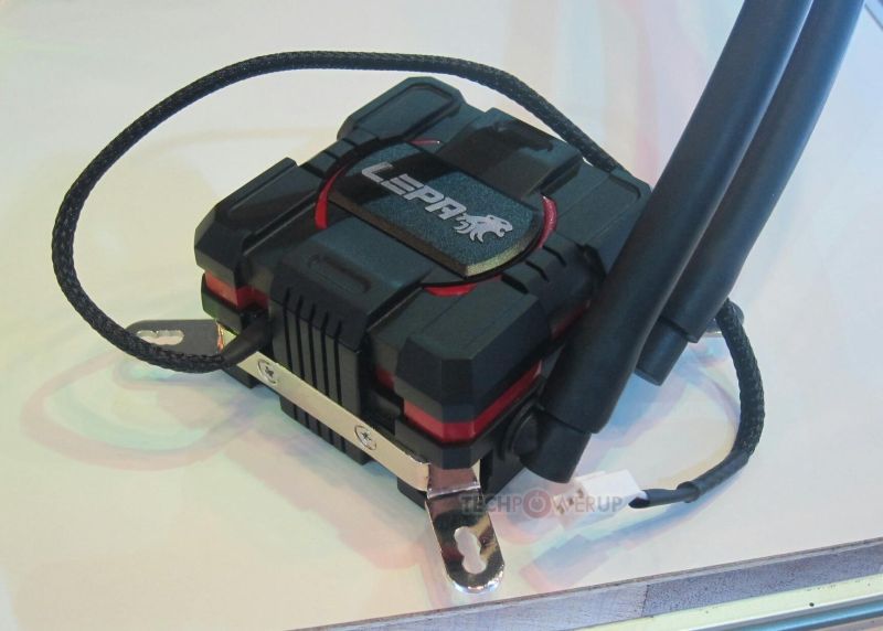 Lepa na targach Computex - zasilacze oraz blok wodny
