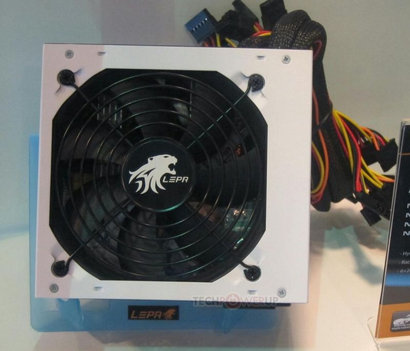 Lepa na targach Computex - zasilacze oraz blok wodny