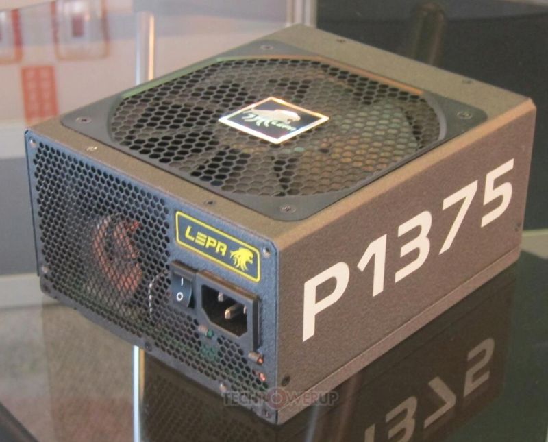 Lepa na targach Computex - zasilacze oraz blok wodny