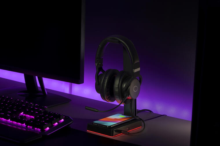 Cooler Master GS750 - stojak na suchawki z adowark