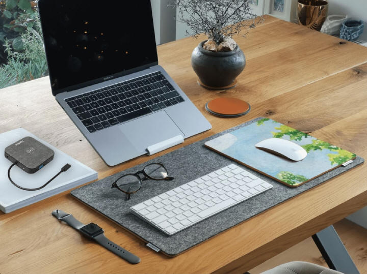 Multiport Hama USB-C z 12 gniazdami i wbudowaną ładowarką indukcyjną