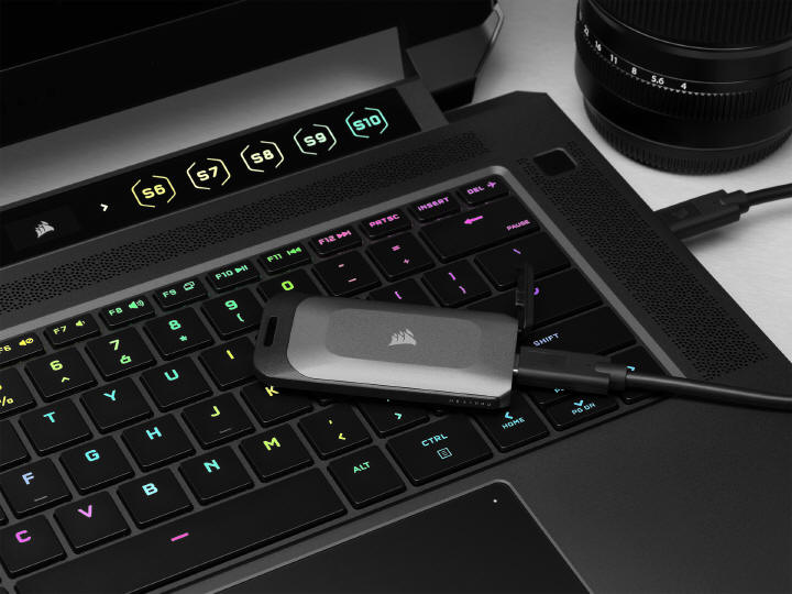 CORSAIR przedstawia przenony dysk SSD USB Type-C EX100U