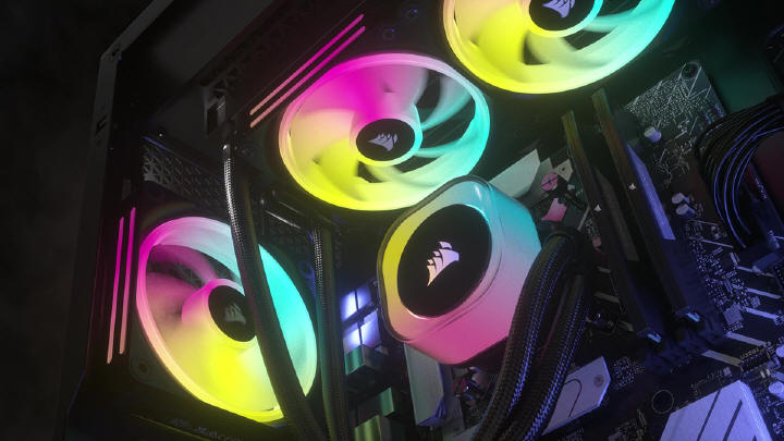 CORSAIR przedstawia inteligentny ekosystem komponentów iCUE LINK