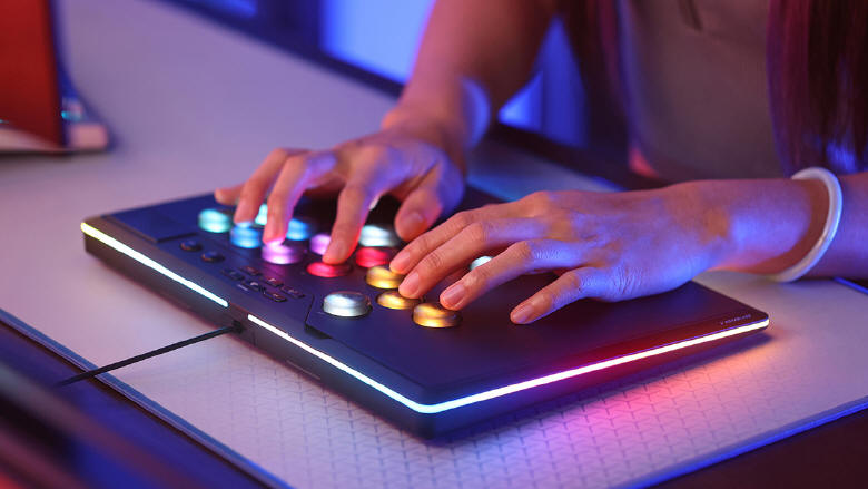 CORSAIR Novablade Pro - kontroler do gier walki z efektem Halla