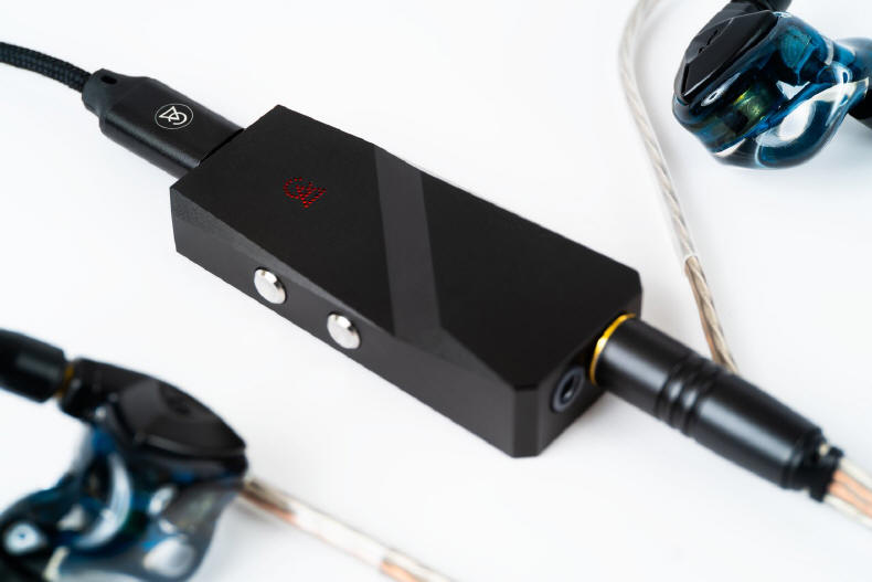 Campfire Audio - Premiera S�uchawek Iris i Przeno�nego DAC/AMP Relay