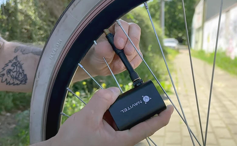 NAVITEL AIR12 MINI – rewolucyjnie kompaktowy kompresor powietrza