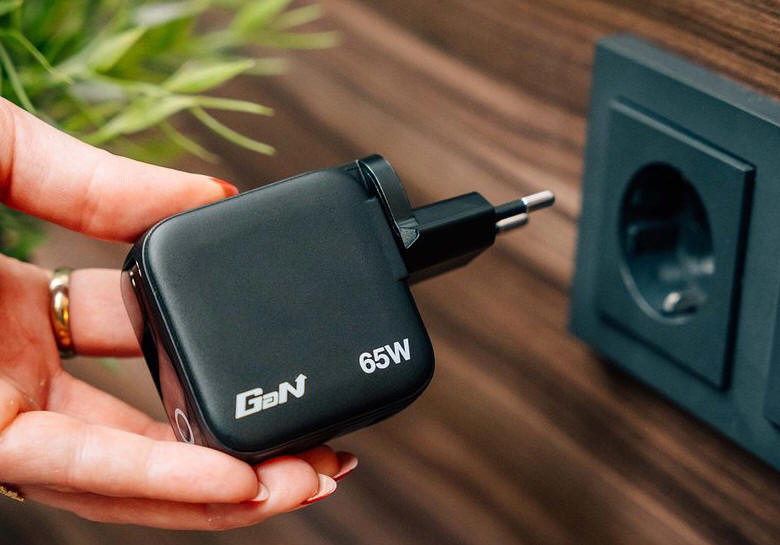 Verbatim wprowadza Mini GaN Chargers z wy�wietlaczem TFT