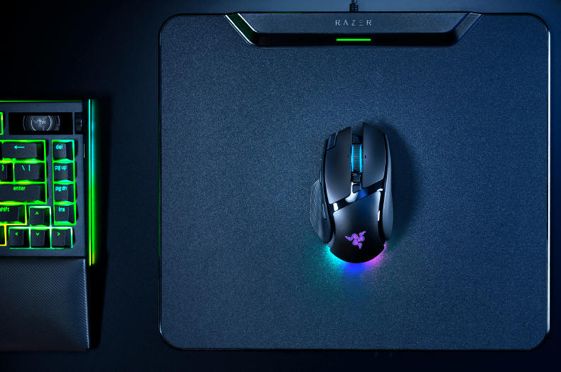 Razer Basilisk V4 Pro ze stacją ładującą Mouse Dock V2 Pro