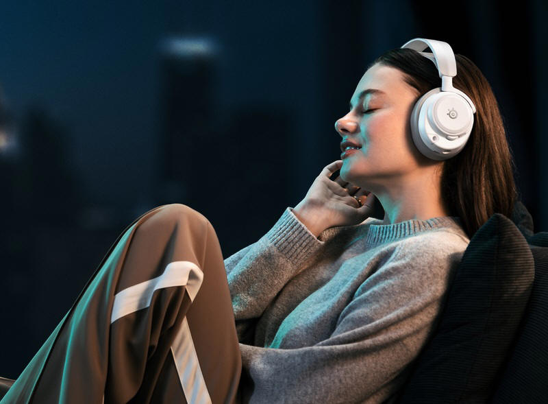 SteelSeries prezentuje nowe s�uchawki Arctis Nova Pro Omni